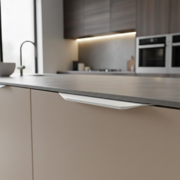 Úchytka na hranu dvierok...