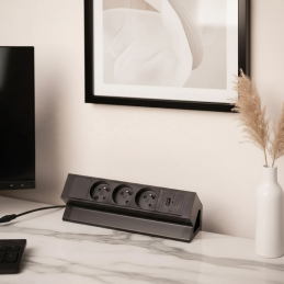 Interiérová zásuvka na stôl...