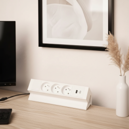 Interiérová zásuvka na stôl...