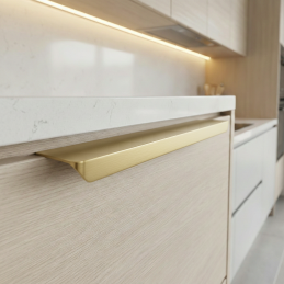 Úchytka na hranu dvierok...