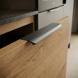 Úchytka na hranu dvierok...