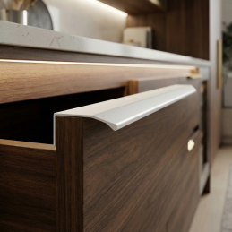 Úchytka na hranu dvierok...