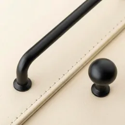 Úchytka knopka KAREN / Čierna matná