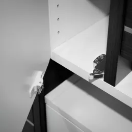 Mechanizmus na bez úchytkové otváranie dvierok