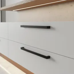 Úchytka OMEGA / Lesklý chróm