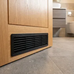 Obojstranná ventilačná mriežka do dverí 430 x 115 mm / Čierna