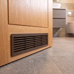 Obojstranná ventilačná mriežka do dverí 430 x 115 mm / Tmavohnedá